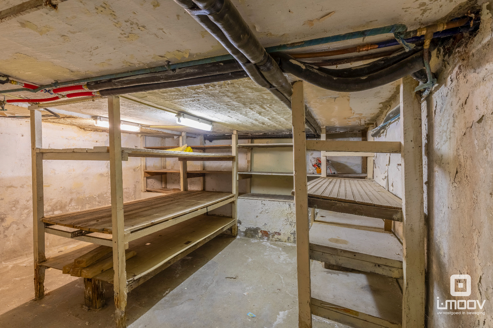 Ruime eigendom gemengd gebruik met 4 slaapkamers 