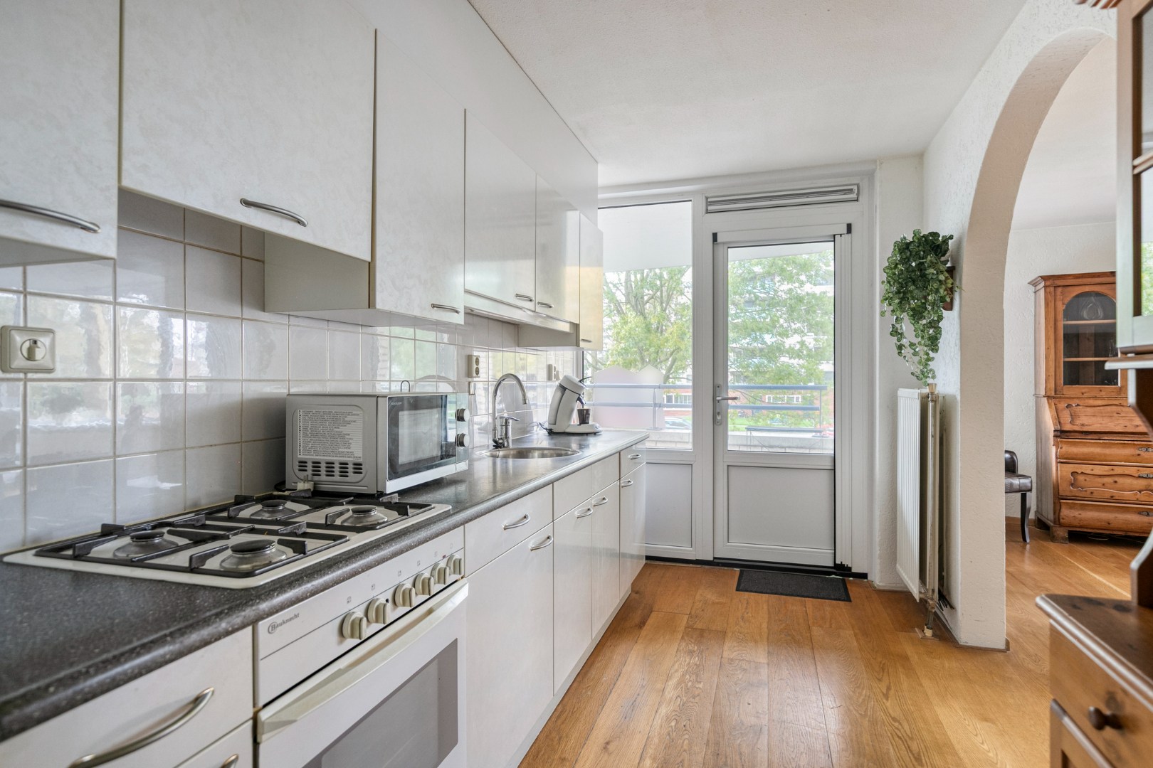 Op centrale locatie in de wijk Prinsenland gelegen 3 kamer hoek-appartement met ruim terras. 