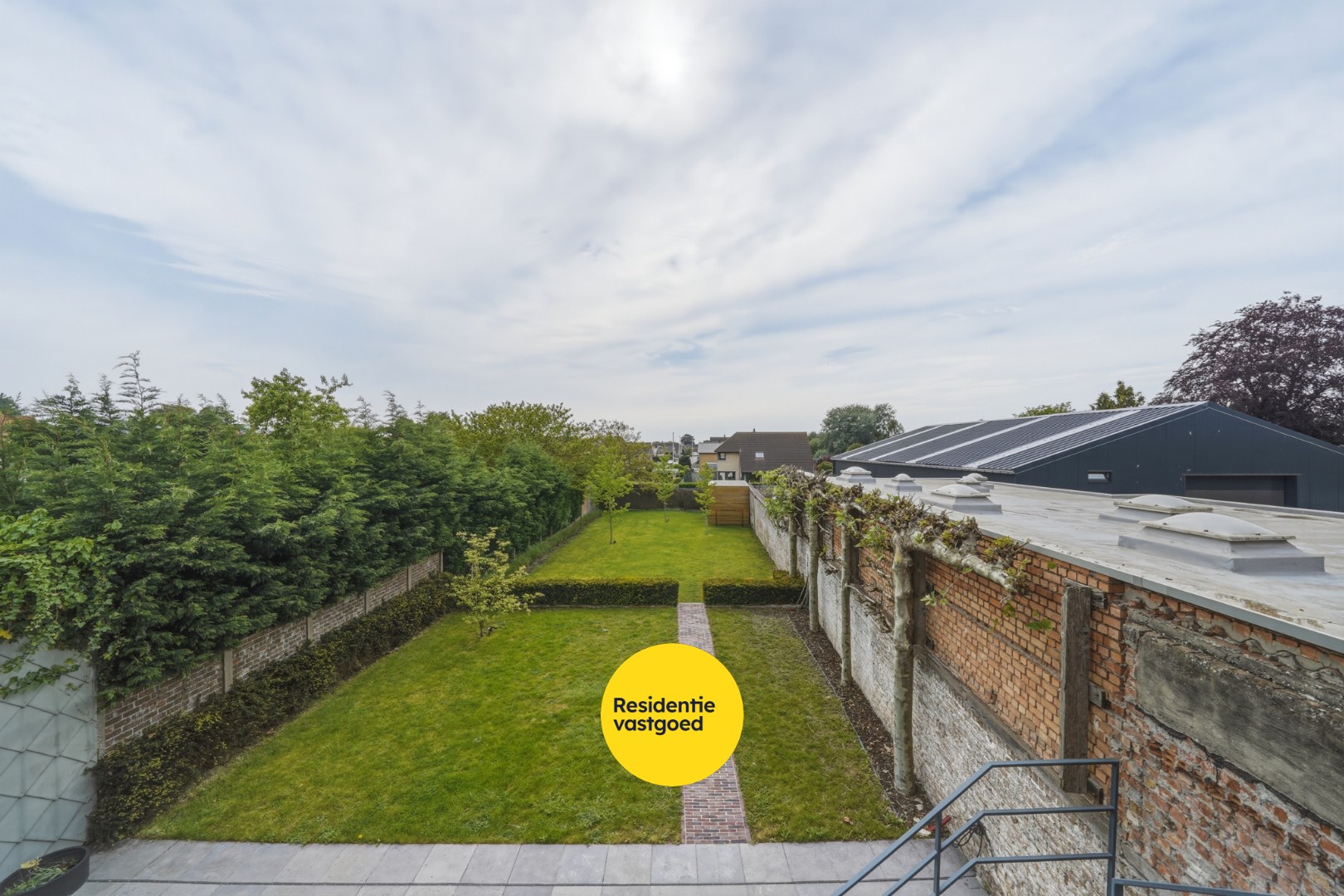 Ruime instapklare woning met zongerichte tuin in hartje Oudenburg 