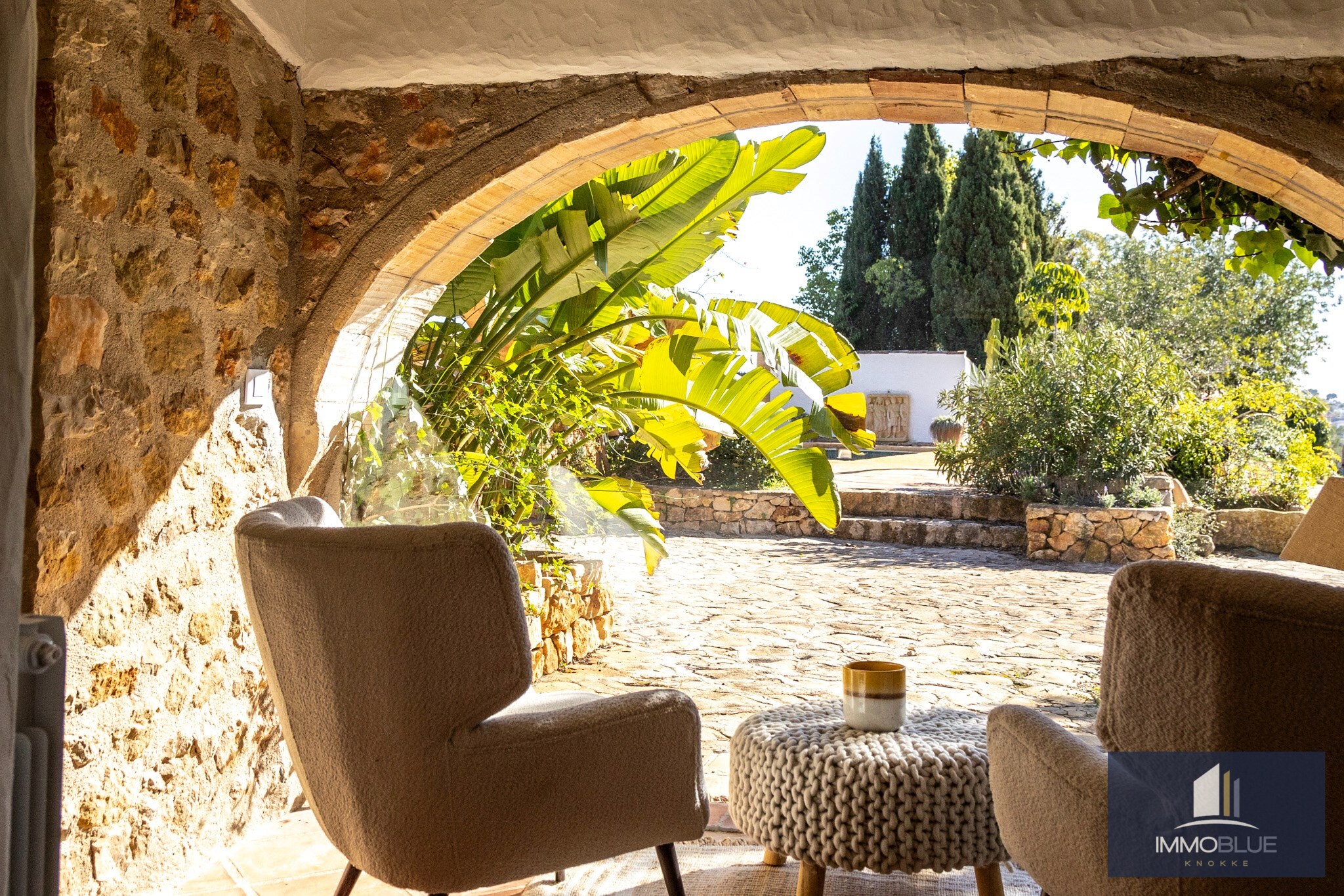 Dit uitzonderlijke landgoed, gelegen op een royaal perceel van 18.500 m² . 