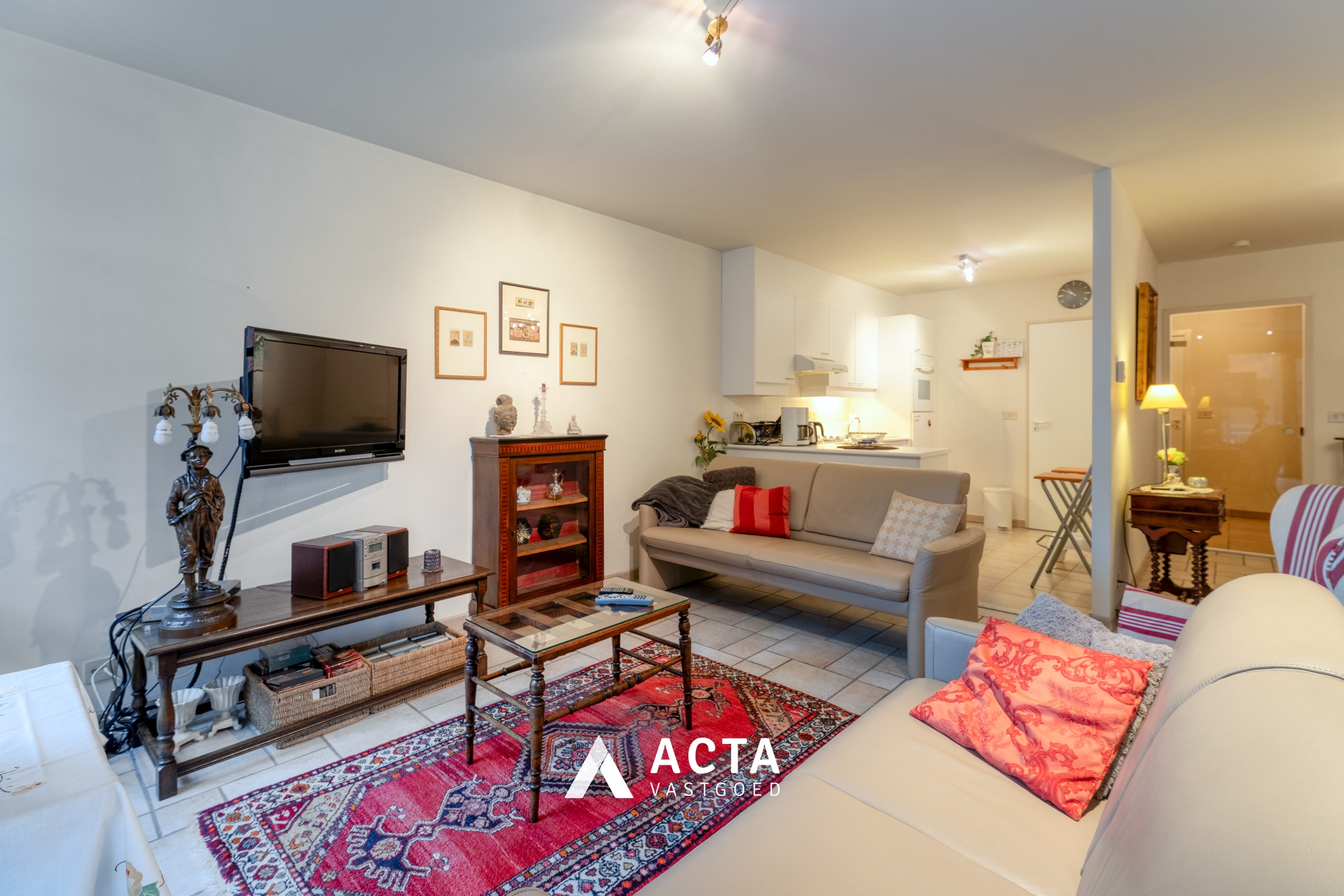 Ruim hoekappartement met twee slaapkamers in Mariakerke 