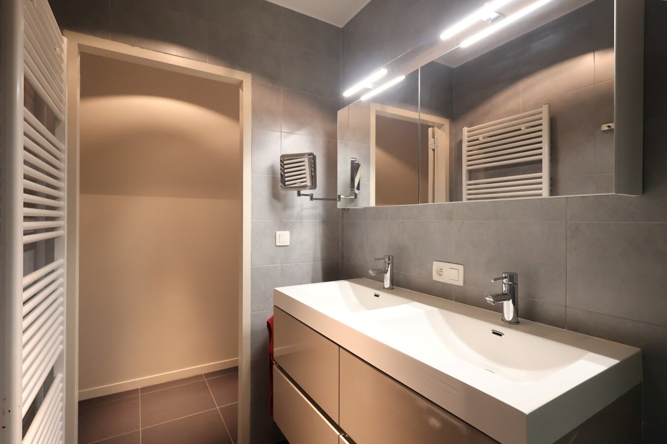 Modern appartement met hedendaagse afwerking nabij het strand Oostduinkerke 