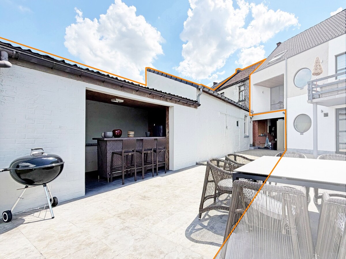 Verder te renoveren woning met garage en tuin nabij centrum Herzele 