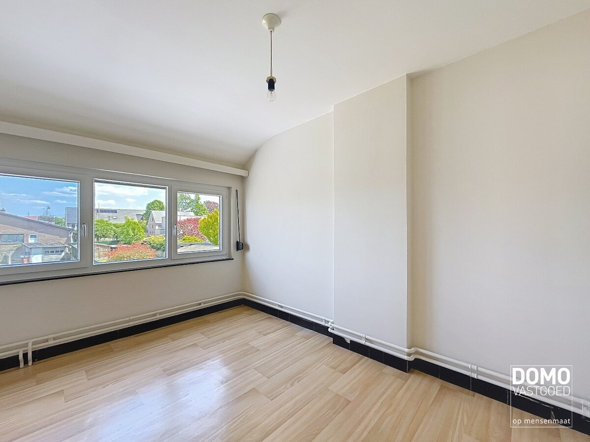 RUIME WONING MET TUIN, GARAGE &amp; 3 SLAAPKAMERS RUSTIG GELEGEN LANGS HET KANAAL MET EPC C TE BERINGEN 