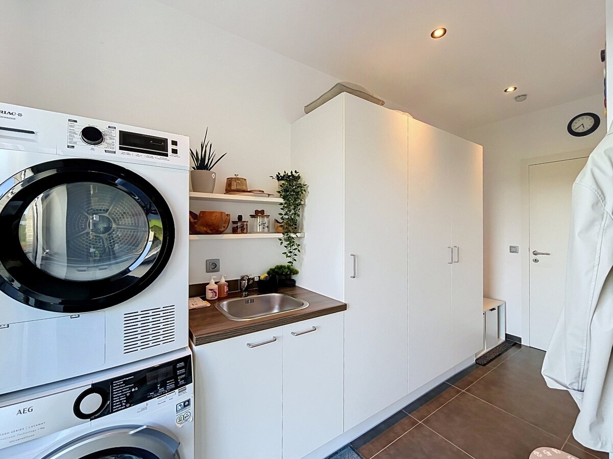 Recente halfopen woning met 3 ruime slaapkamers! 