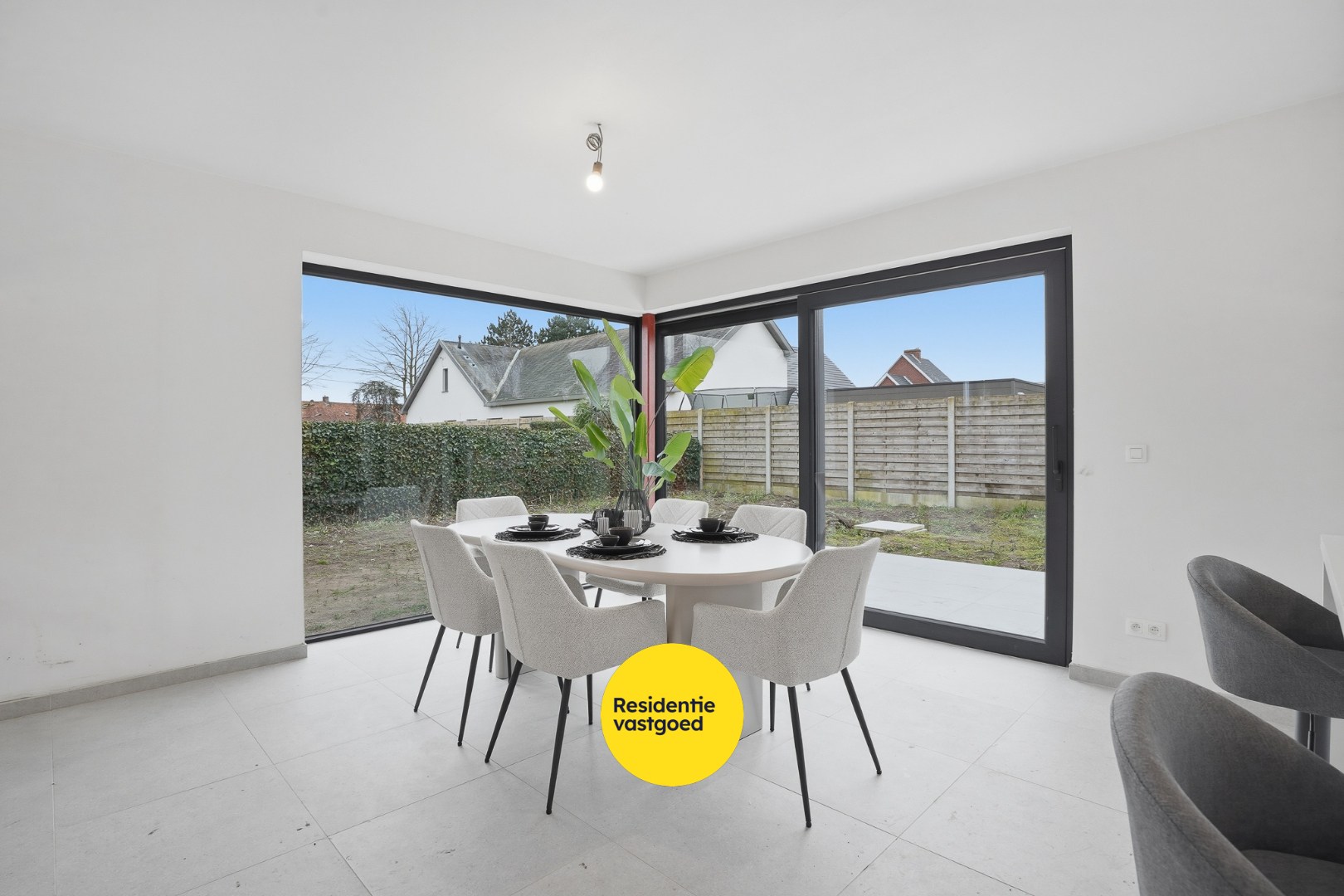 Moderne halfopen nieuwbouw woning op 265 m² met hoogwaardige afwerking 