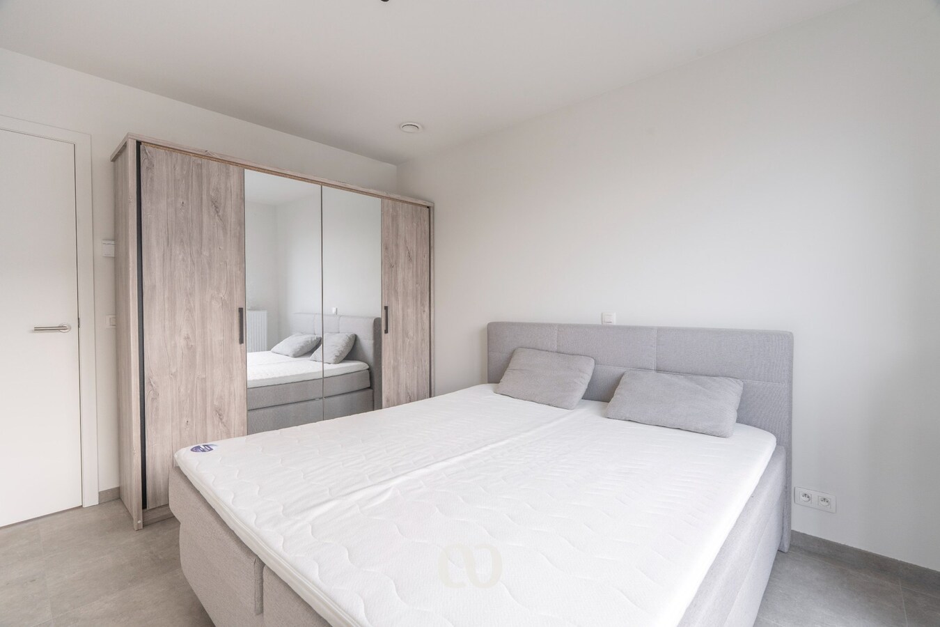 Modern en lichtrijk appartement te huur in de Beverestraat 