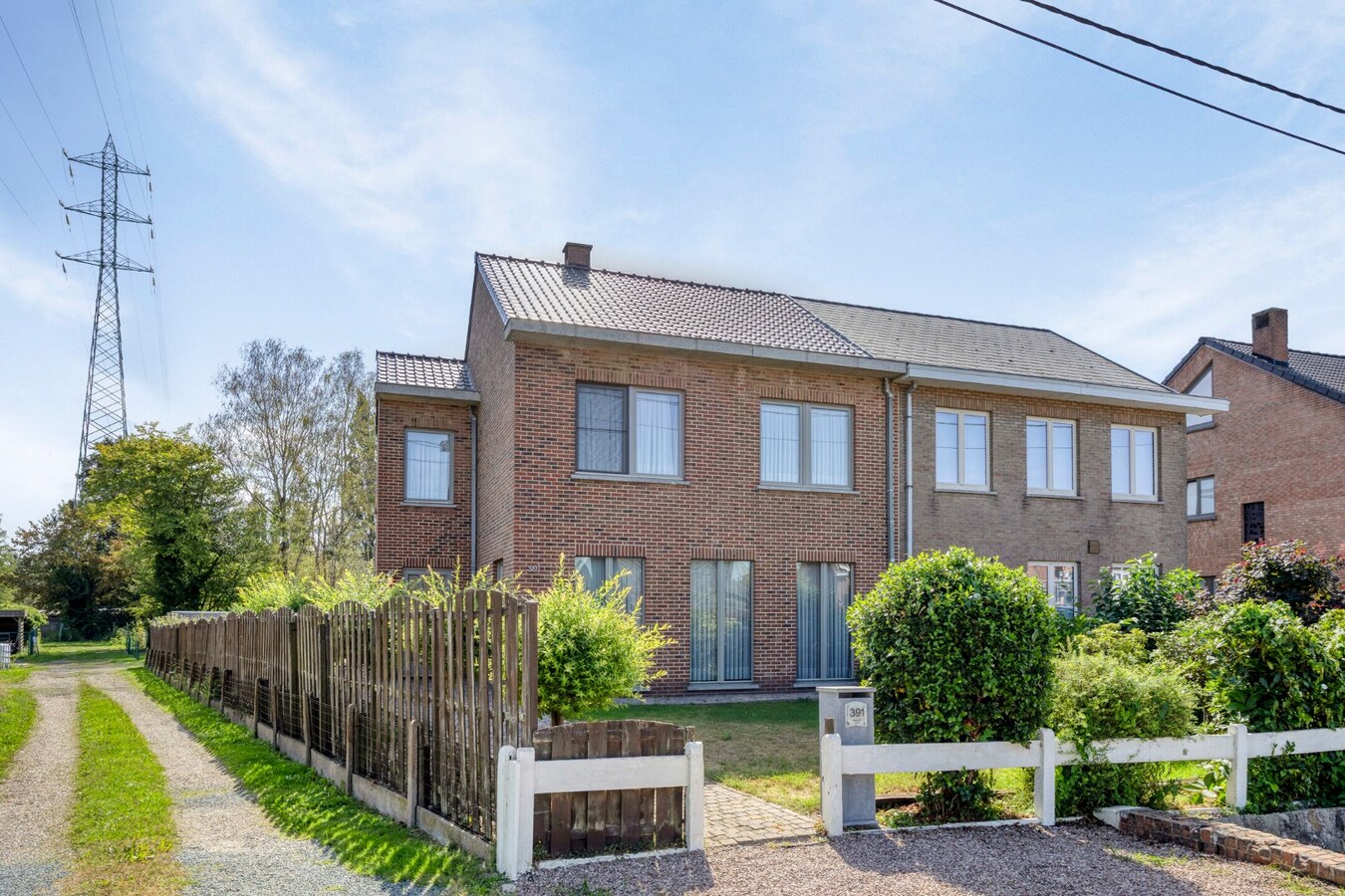 Instapklare halfopen bebouwing op grens van Duffel en Lier 