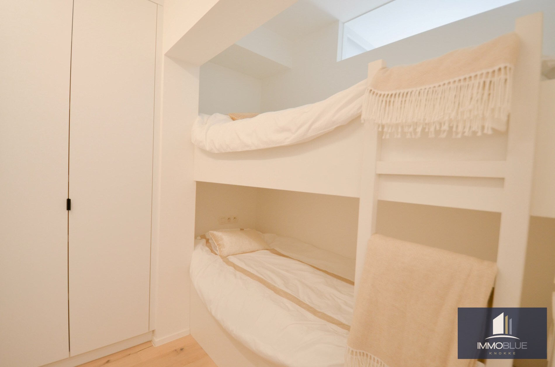 Appartement élégant, récemment rénové, avec vue frontale sur la mer. 