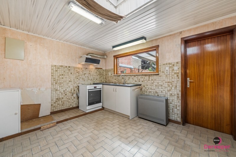 Te renoveren rijwoning op centrale ligging met leuke zuidgerichte tuin 