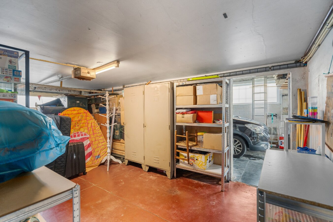 Alleenstaande woning met 3 slaapkamers en 2 garages te Koekelare 