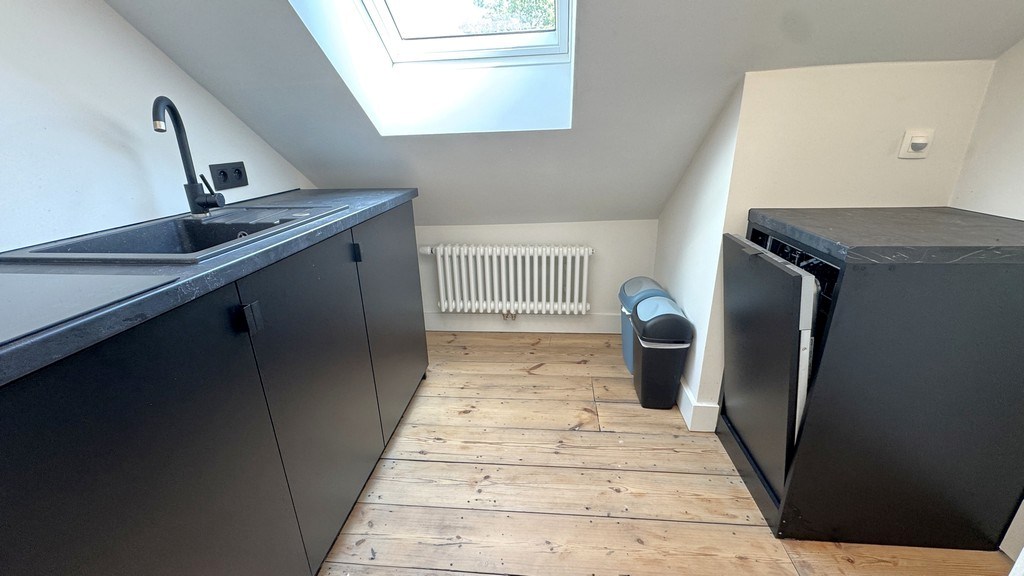 Gemeubelde kantoorruimte met diensten vlakbij het station van Mechelen