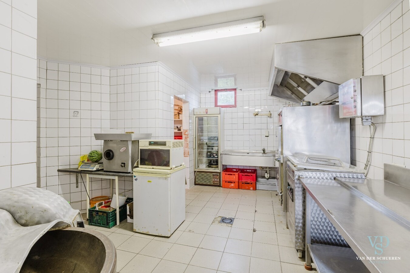 Ruime woning met atelier / garage. 