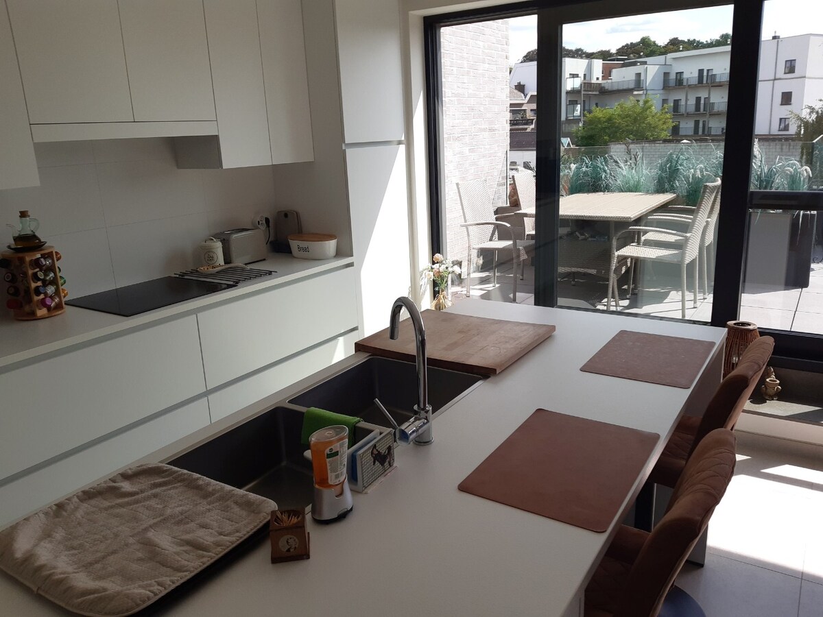 Ruim, energiezuinig 3- slaapkamer appartement. 