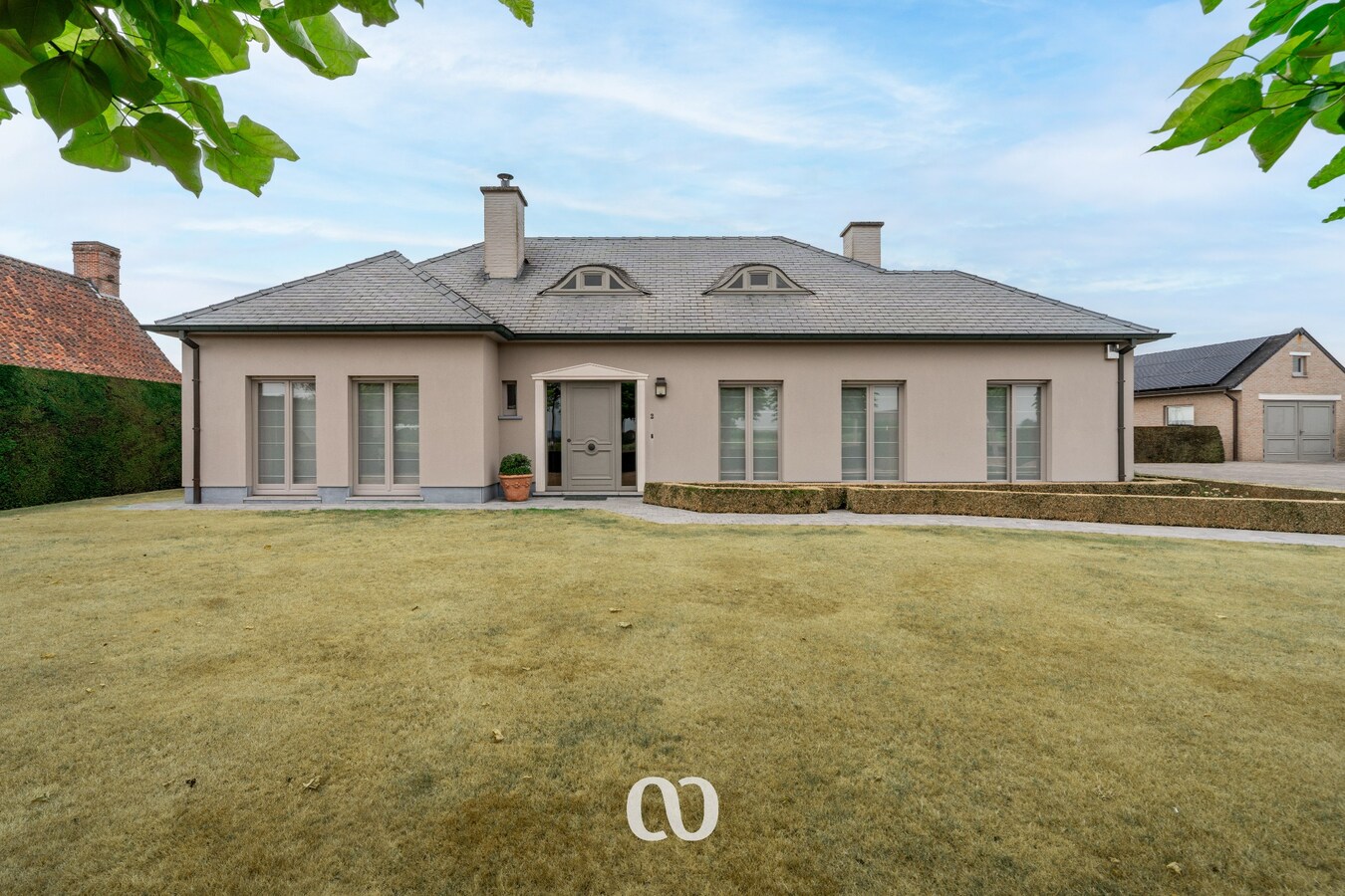 Prachtig onderhouden villa op meer dan 2.000 m² in Kaster 