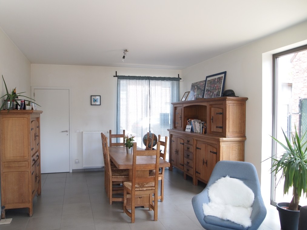 Ruime recente halfwoning met 3 slaapkamers, tuin en garage,  Tategemstraat 34, 8790 Waregem 