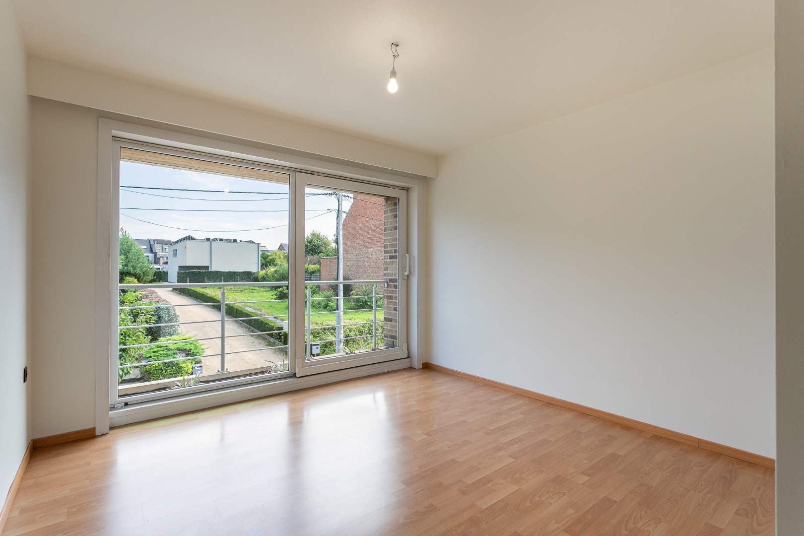 Instapklaar 2 slpk appartement met garage te Halle 