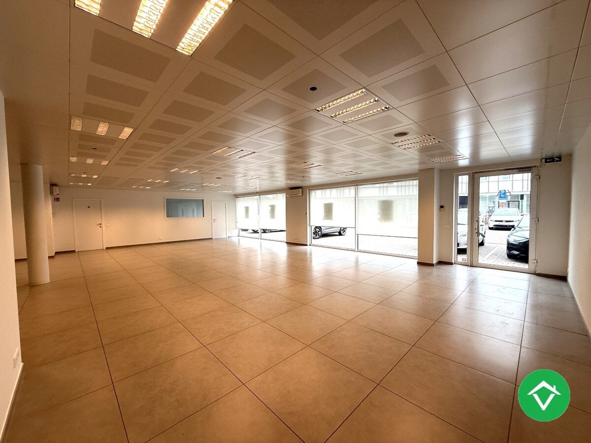 Ruim handelspand van 183m² op een centrale ligging te Roeselare 