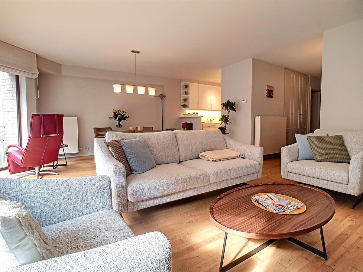 Zeer ruim woonappartement (109 m²) met uitzonderlijk zonneterras - Knokke 