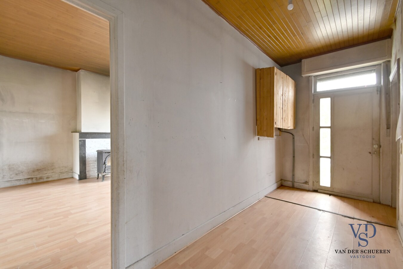 Te renoveren woning op ruim perceel te Kerkgate Mater. 