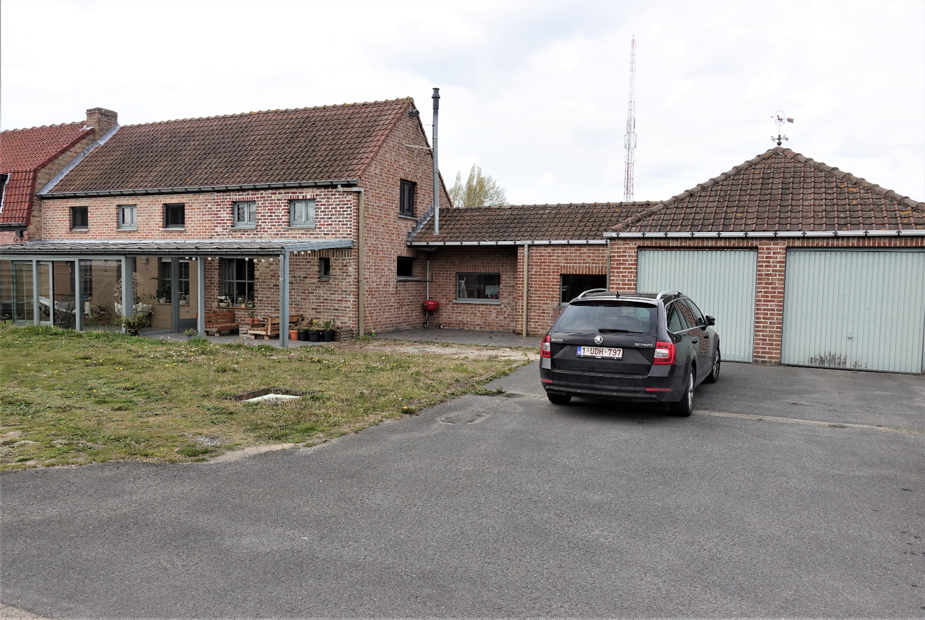 Landelijke woning met tuin en dubbele garage 