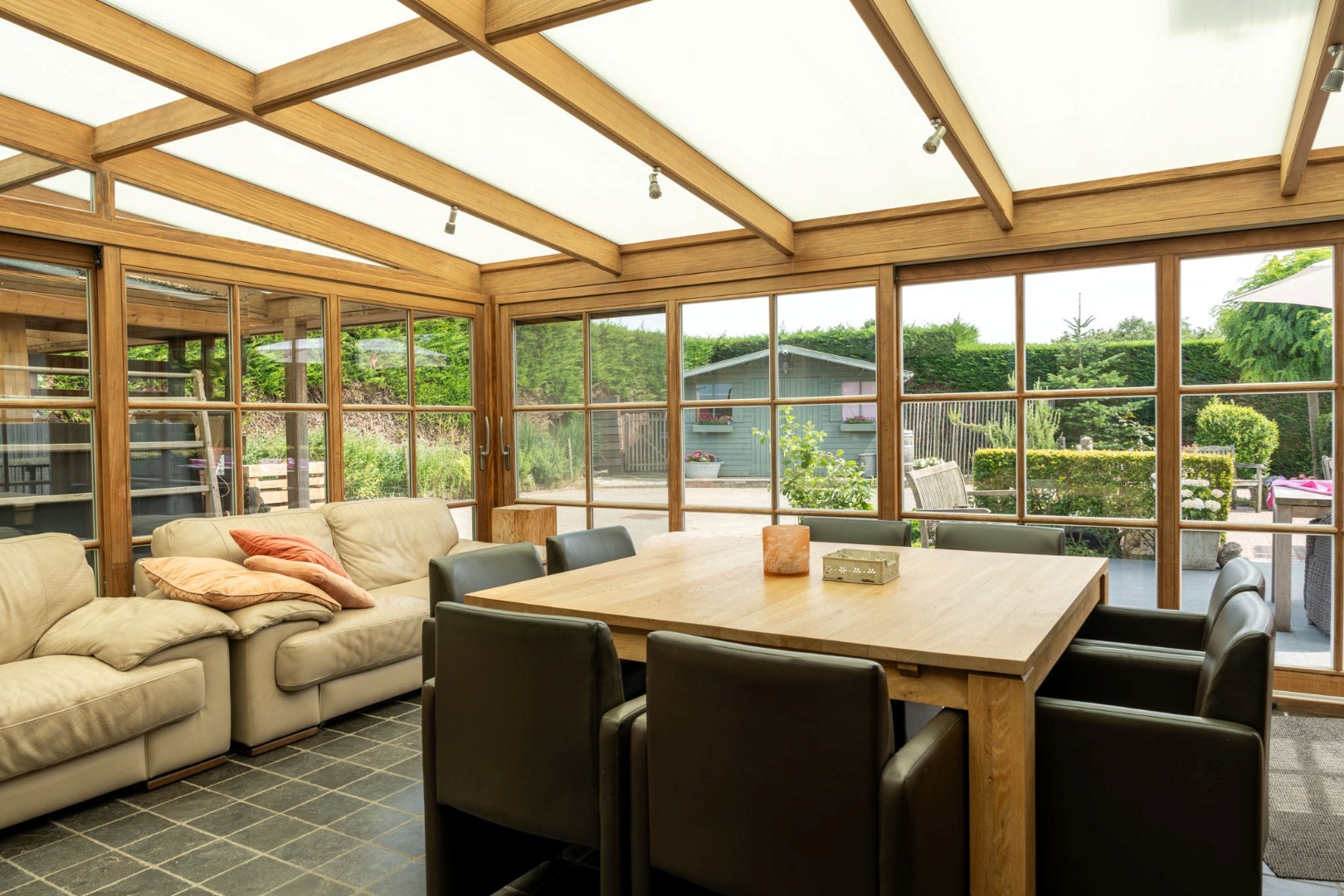 Rustig gelegen, alleenstaande woning met mooie tuin op 1.195 m² 