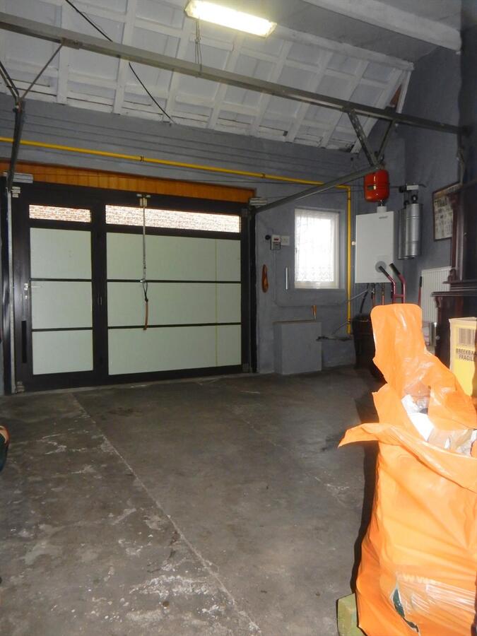 Op te frissen woning met 3 slaapkamers 