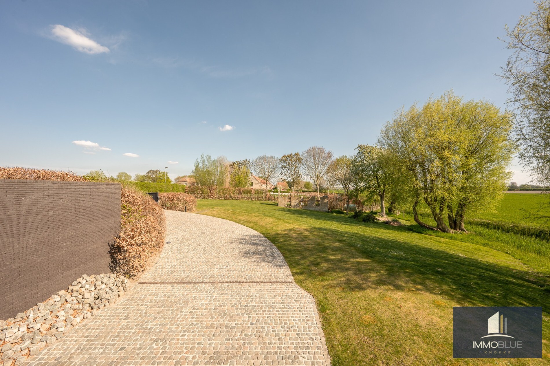 Uniek eigendom met adembenemende zichten gelegen op een perceel van ongeveer 3000 m². 