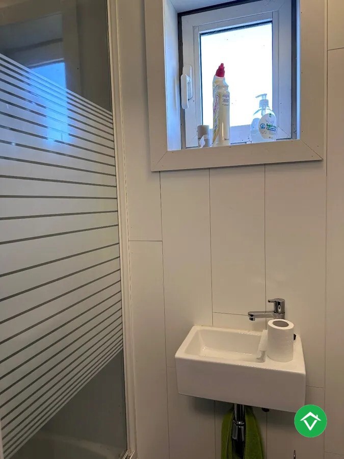 Veelzijdig bedrijfsgebouw van 294 m² op toplocatie in Torhout 