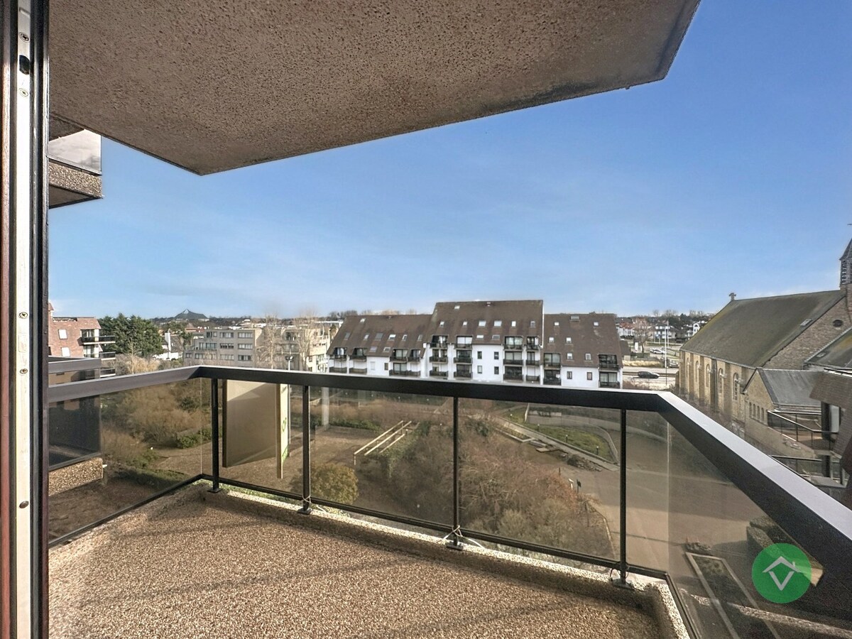 Lichtrijk 2-slaapkamerappartement op topligging op 100m van de zeedijk in Sint-Idesbald 