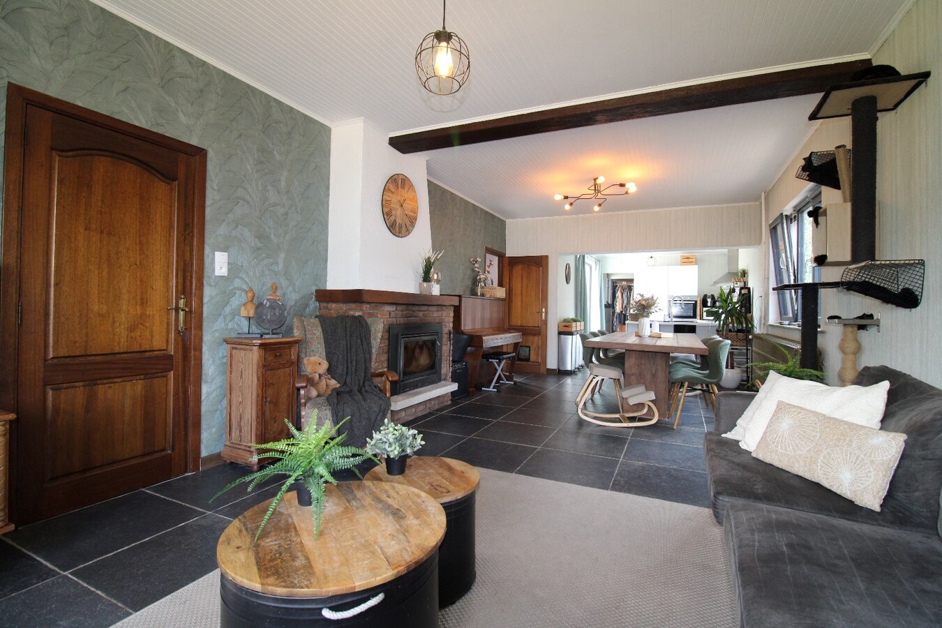 Gezellige gerenoveerde woning op een perceel van 8 are 