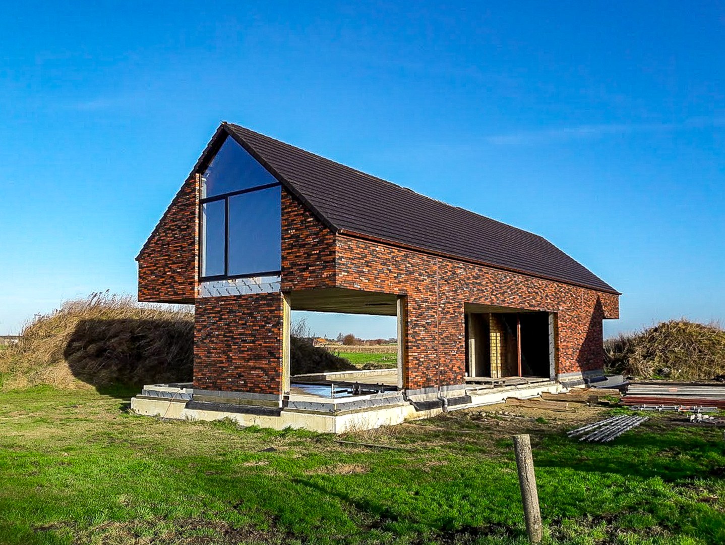 Unieke casco woning op 2ha grond. 