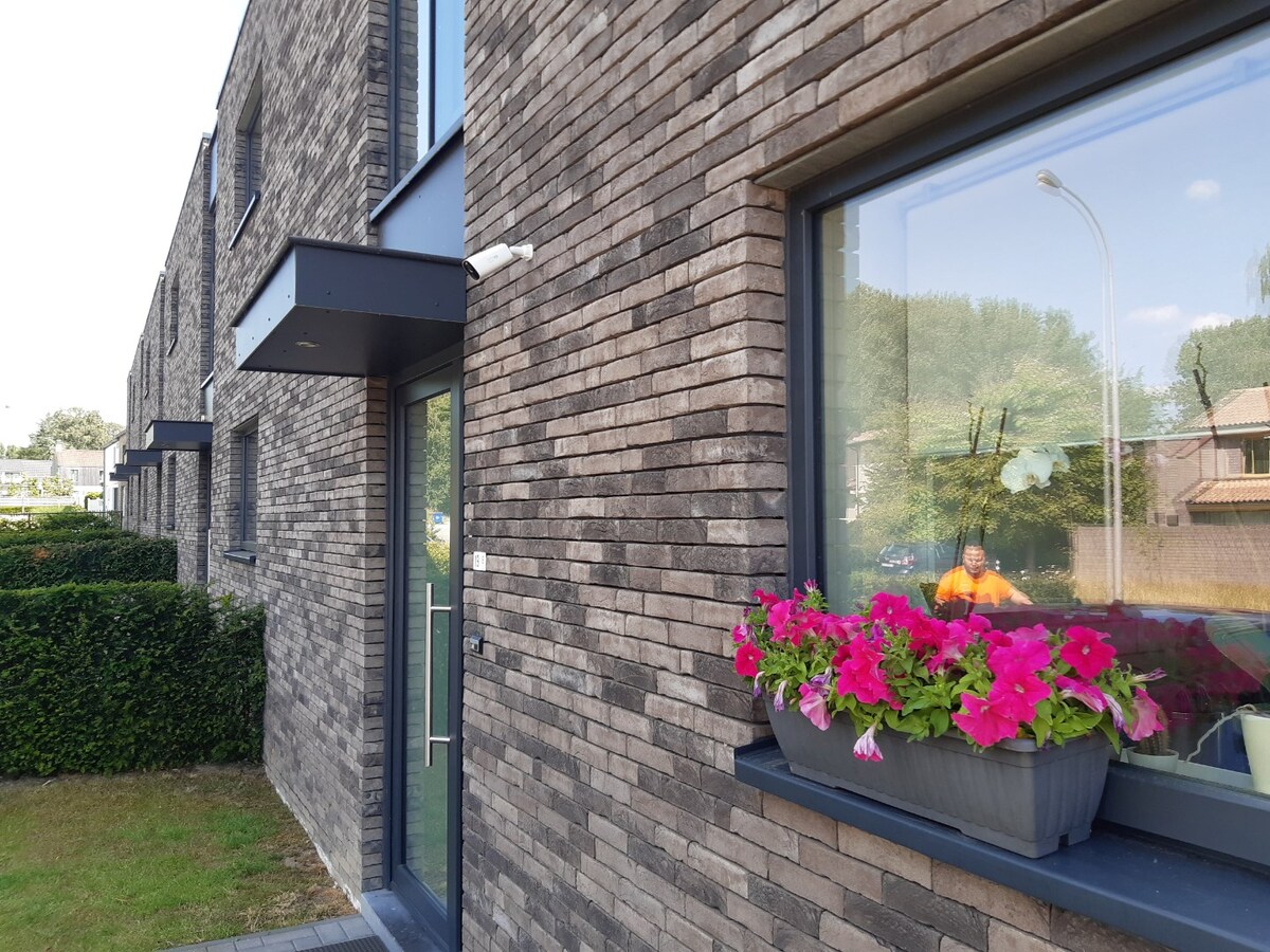 Half open (160 m²) met zonnepanelen ! 