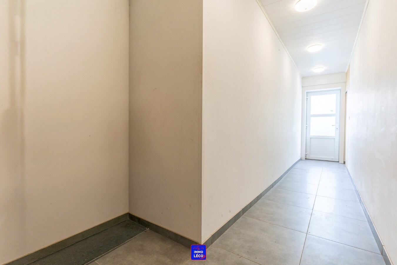 Appartement TRIPLEX trois chambres avec entrée indépendante et garage 