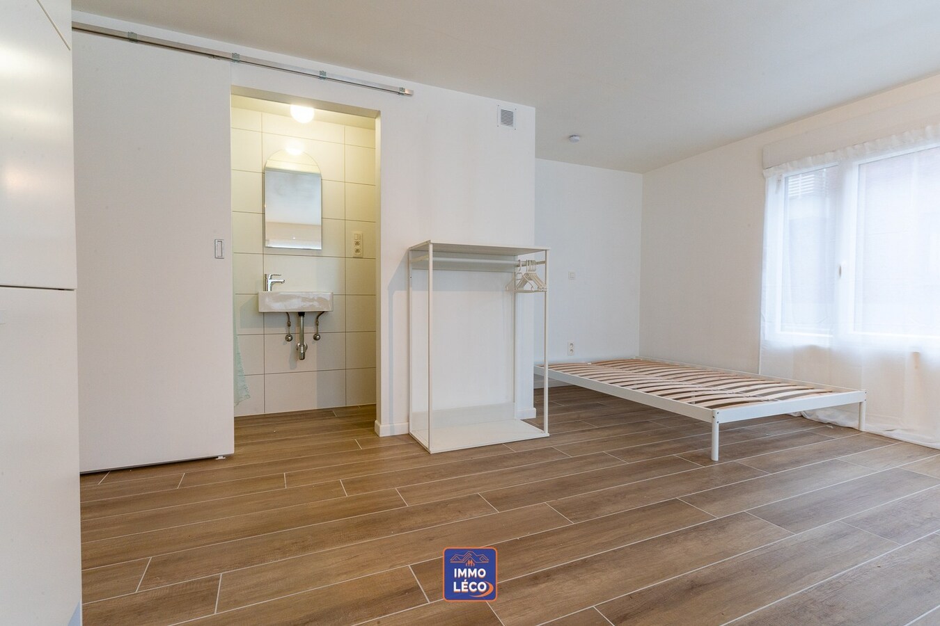 Studio rez-de-chaussée rénové tout récemment, en plein centre-ville ! 