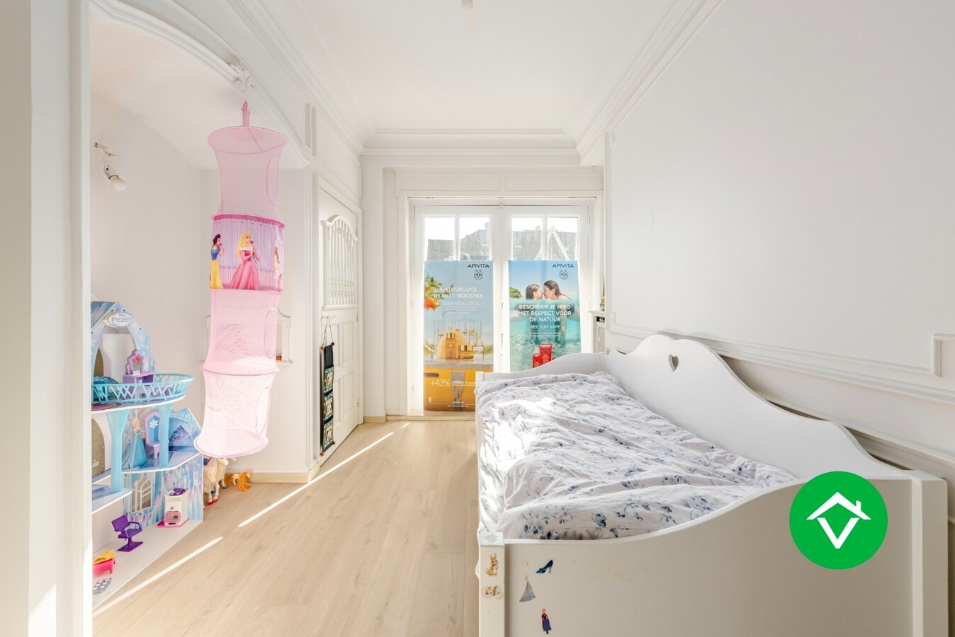 Ruim triplex appartement met 5 slaapkamers, in het centrum van Torhout 