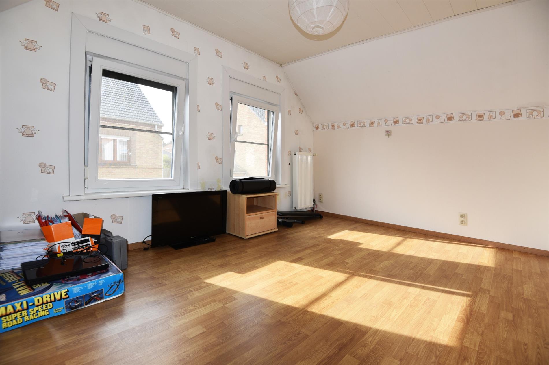 Gezinswoning met 2 slpks (mogelijkheid 3), garage en tuin nabij centrum Maldegem 