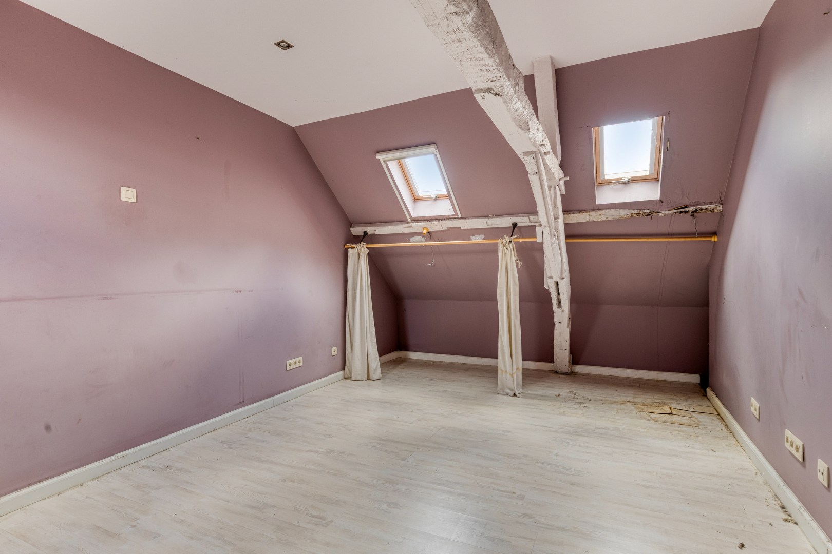 Te renoveren stadswoning in hartje Geel 