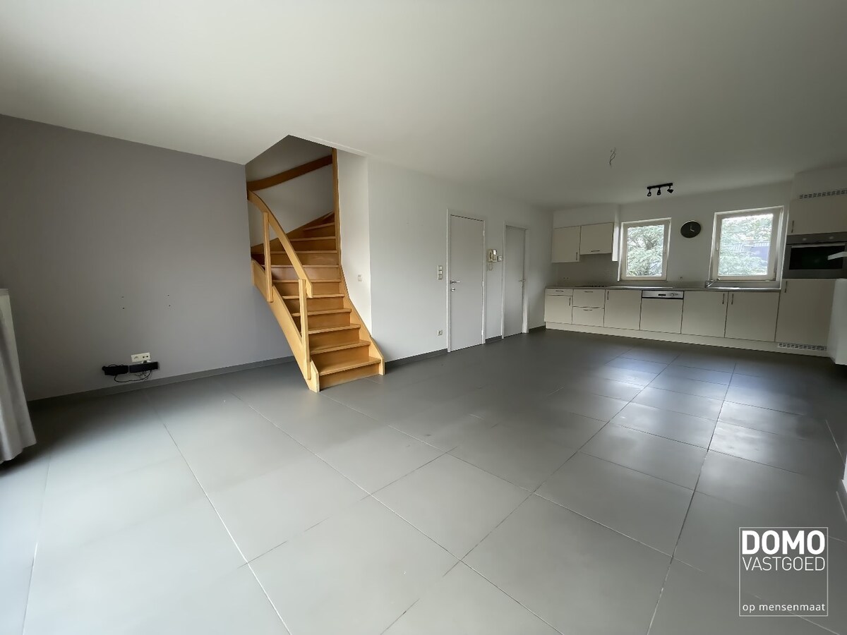 DUPLEX APPARTEMENT MET GROOT TERRAS TE STOKROOIE 