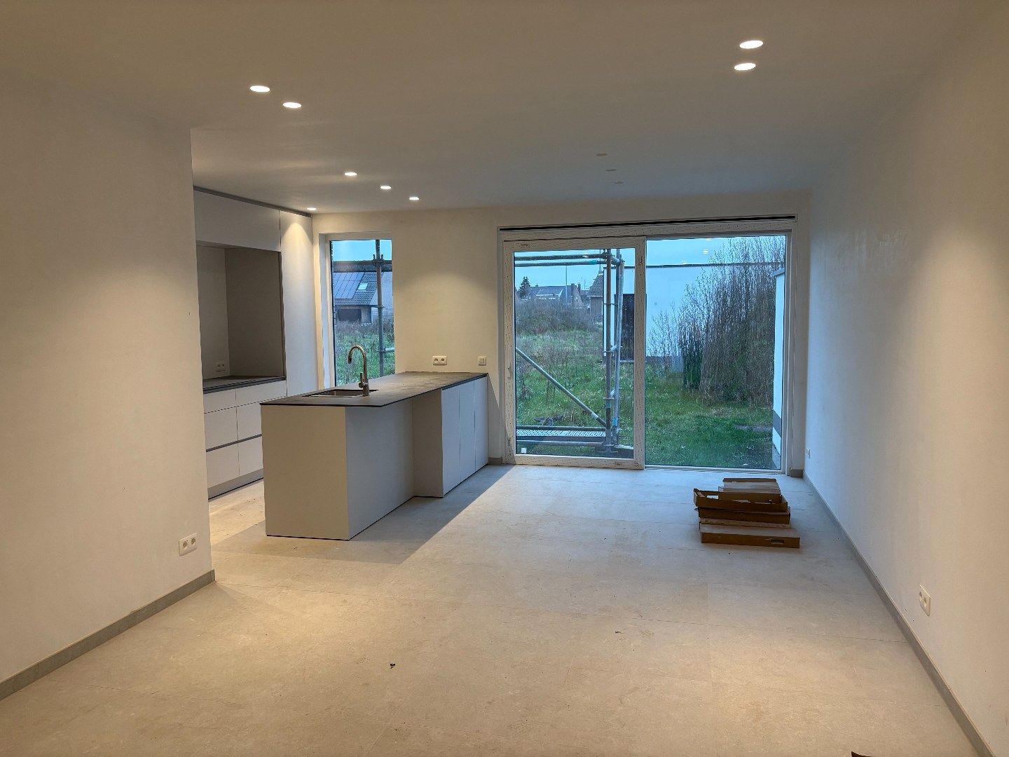 Moderne energiezuinige rijwoning in rustige omgeving met garage 