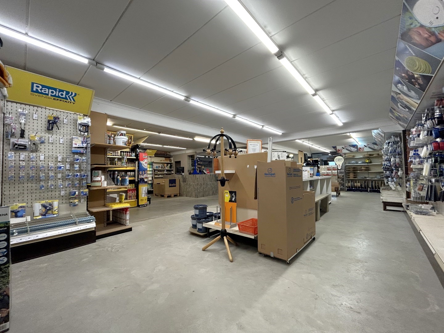 Handelsgelijkvloers op commerciële ligging in centrum Geel 