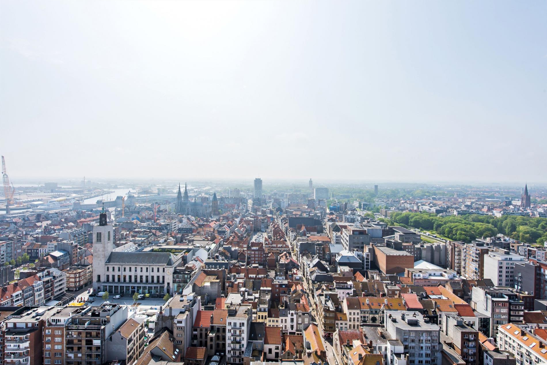 VAKANTIE APPARTEMENT MET 4 SLAAPKAMERS OP TOPLIGGING 