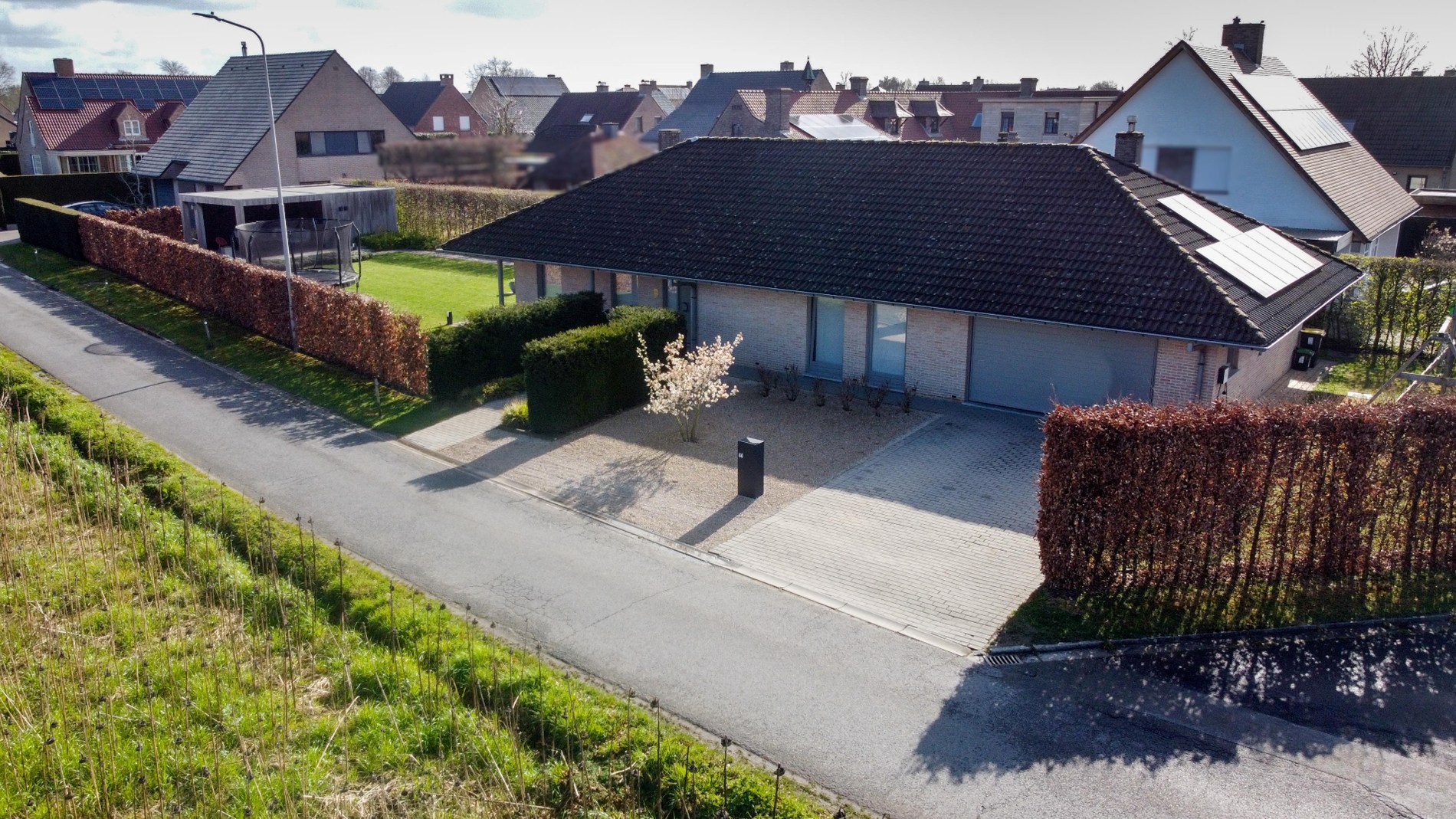 Ruime, instapklare,  alleenstaande woning met garage en tuin op 818 m² 