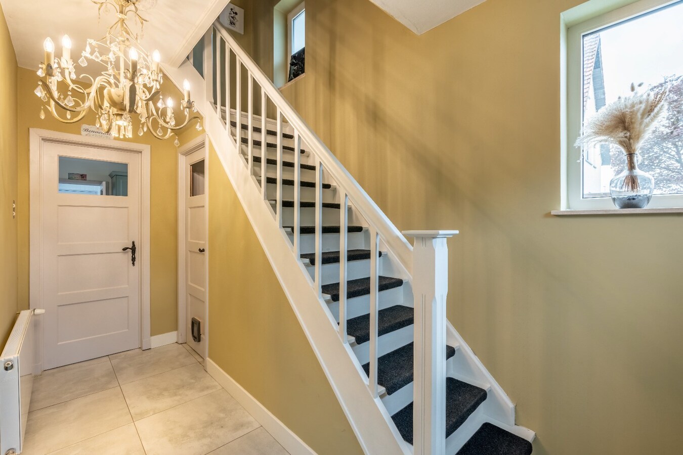 Ruime gerenoveerde woning met tuin en 3 slaapkamers in Dilsen-Stokkem. 