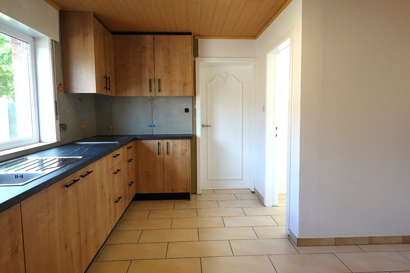 Te huur: ruime woning met 5 slaapkamers, tuin en garage 