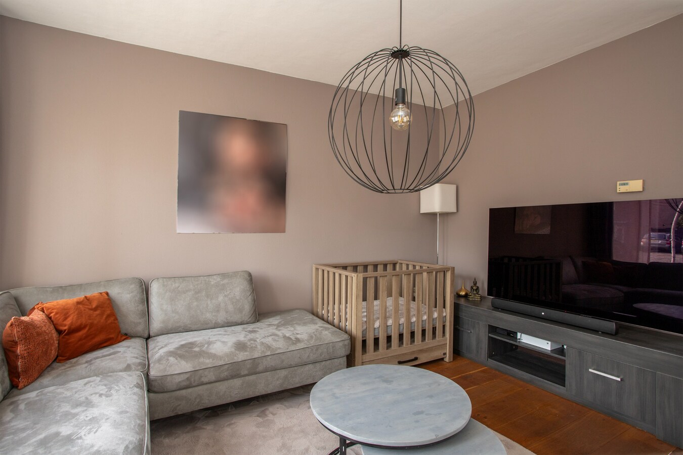 Instapklare tussenwoning waar comfort, ruimte en een fijne woonomgeving samenkomen. 