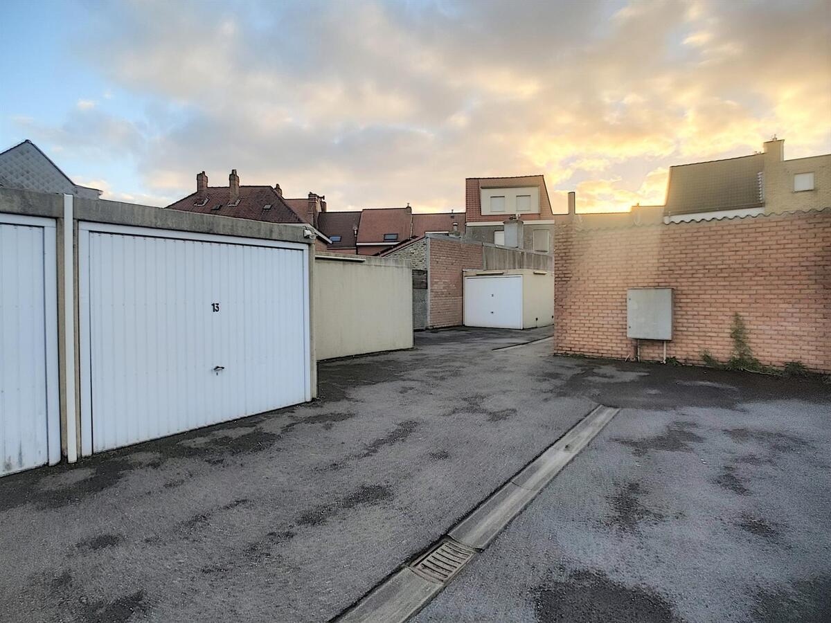 Makkelijk inrijdbare garagebox in de Pannenstraat - Heist 