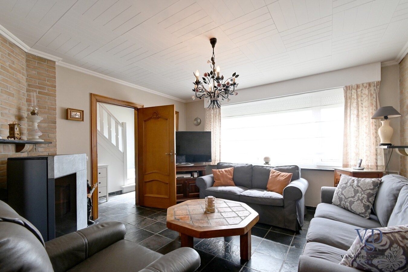 Degelijke, ruime eigendom in rustige residentiële wijk 