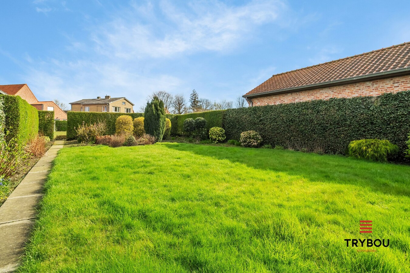 Degelijke woning op ruim perceel van 700m² 