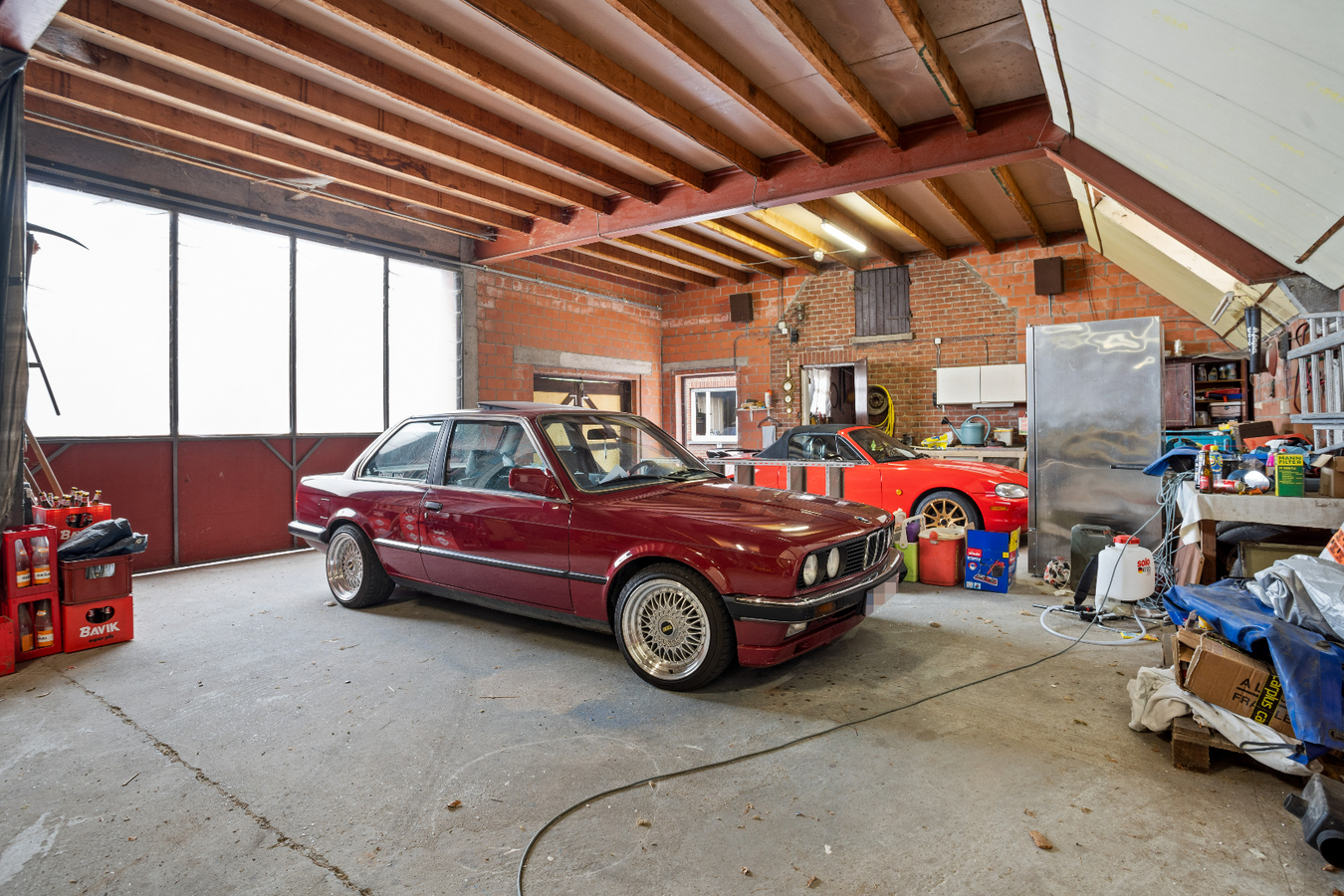 Alleenstaande woning met loods in Jonkershove. 